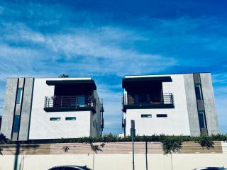 Cozy Chamber 3 BR Hollywood Townhouse - Los Angeles - 8
