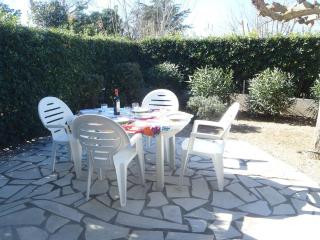 VILLA 3 PCES MEZ 42m2 + TERRASSE 22m2 REF 4028 - 0