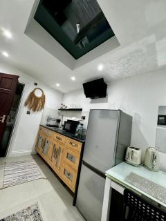 Private One bedroom flat in London - Hanworth - 8