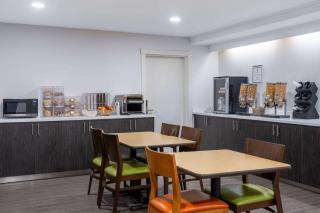 Travelodge Suites by Wyndham Saint John - Saint John - 2