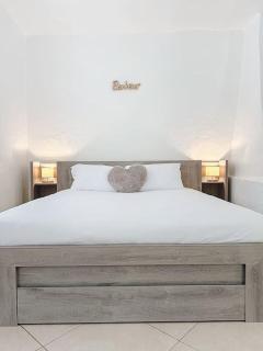 Loft Spacieux au Cœur du Village - 4