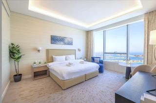 Elegant 1BR in Palm Tower, Nakheel Mall, Sea View - 8
