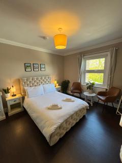 Large North Facing Room above G Grace & Son - Tring - 9