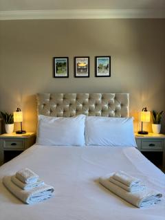 Large North Facing Room above G Grace & Son - Tring - 5