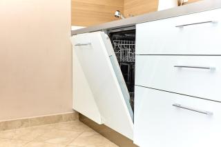 GH Aparts with SCENIC VIEWS & POOL - Gornji Orahovac - 1