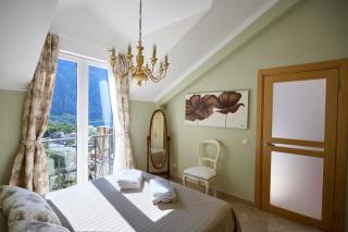 GH Aparts with SCENIC VIEWS & POOL - 6