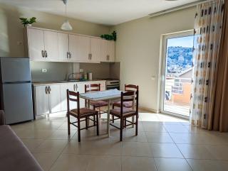 Sarah's Apartments - 5 min walk to Beaches & Boulevard - big balcony! - Sarandë - 6