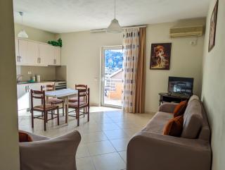 Sarah's Apartments - 5 min walk to Beaches & Boulevard - big balcony! - Sarandë - 4