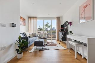 Modern New 1-Bedroom Home Stunning Views - London - 9