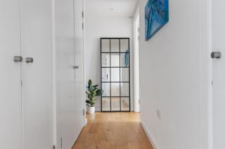 Modern New 1-Bedroom Home Stunning Views - London - 7