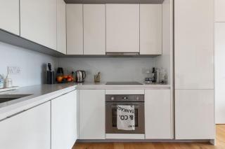 Modern New 1-Bedroom Home Stunning Views - London - 6
