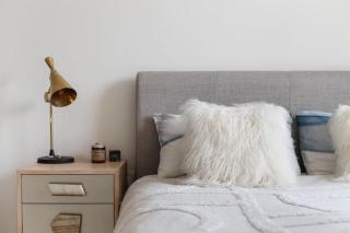 Modern New 1-Bedroom Home Stunning Views - London - 3