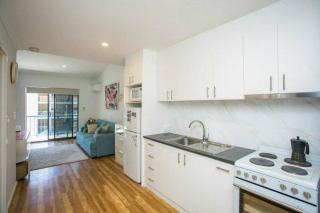 Coastal Salty Kiss Sleeps 4! - Perth - 1