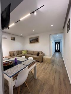 Lovely One-Bedroom Apartment with BBQ-grill! - Sarandë - 2