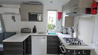 Spacieux Mobil-home Num227 2 chambres, 2sdb à 2 pas du lac - Gastes - 9