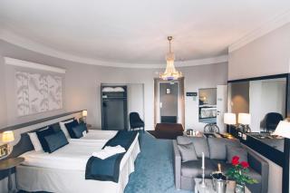 Crystal Plaza Hotel - 8