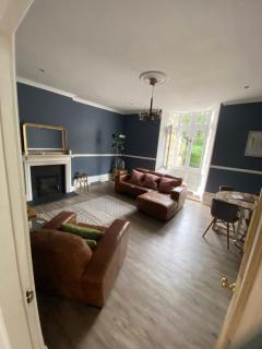The Cafe Apartment - Great Malvern - 8