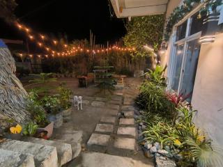 Bayabas Lounge - 1