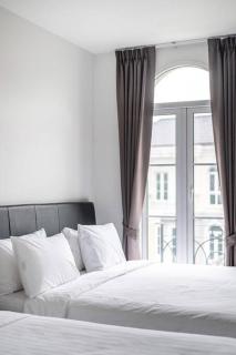MIQ_home404/Asok BTS/Resort Pool/10pax/1000mbWifi - 2