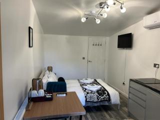 Ana guest house - Hookwood - 9
