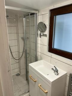 Ana guest house - Hookwood - 2