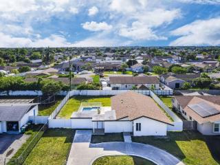 Chic Miami Private Pool Home - Cutler Ridge - 5