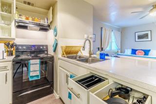 Chic Deluxe Studio-Pet Friendly-10 min to DT - Austin - 4
