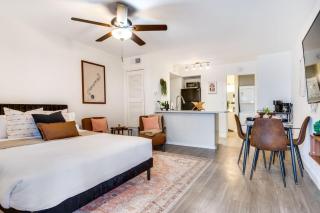 Stylish Studio in Allandale 10 mins to Downtown. - Austin - 0