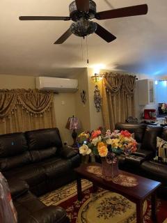 Cheerful Two-bedroom 1bath, WIFI, air conditioning - Montego Bay - 1
