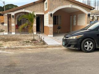 Cheerful Two-bedroom 1bath, WIFI, air conditioning - Montego Bay - 0