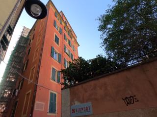 Terrazzaconvista - sui tetti della città vecchia - Genova - 1