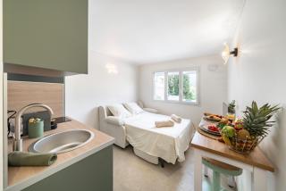 Studio Banane 2 min croisette mitoyen Martinez - Cannes - 3