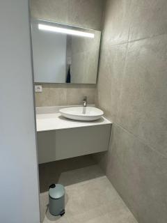 Chambre privée avec salle de bain partagée - La Brousse - Genay - 3