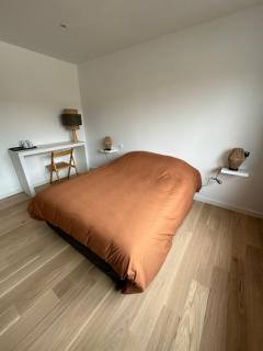 Chambre privée avec salle de bain partagée - La Brousse - Genay - 9