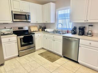 Fast Wifi, Comm Pool, Gym, Golf, Playground, B-ball, Tennis court and more - Zephyrhills - 4