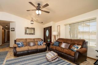 SPA! KING BED! BOAT parking! Villa w/ water views! - Lake Havasu City - 3