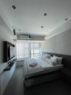 Benson Apartment Pakuwon Mansion 1 - 5