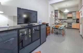 2 Bedroom Stunning Apartment In Genova - Genova - 7