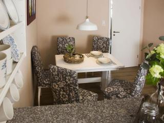 Dandelion Modern retreat - 2