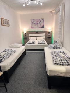 HOSTEL LOVELY ROOMS, city center, shared Bathroom, windows to corridor - Villach - 6