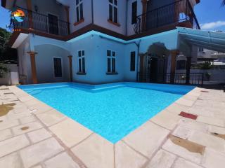 Charismatic 6-beds private spacious family villa with private big pool near beach flic en flac - 8