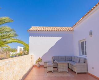 Casa Amaya - Spacious House with Pool, Large Garden, BBQ, 2 Terraces, and Ideal Location - El Charco - 2
