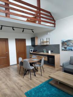 Domek przy drodze - 6