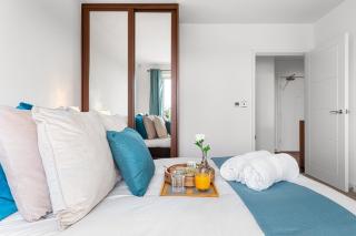 Luxury Apartment - Romantic Retreat - 2 Balcony views Olympic Park & London City Skyline - Nearby Stratford International - 2