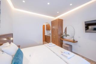 Galatia Studios and Apartments - Benitses - 2