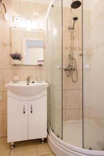 Comfortable flat with prime location near Oktogon - Budapest - 8