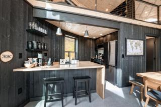 Skyline Yurt: Hot Tub~Wood Stove~WiFi~EVcharger - 3