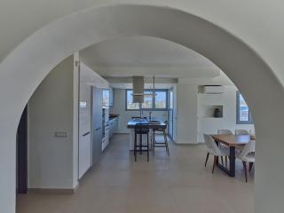 La mer Waterfront Villa - Isterni - 1