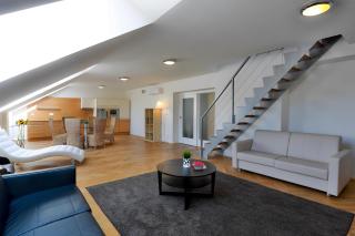 James Hotel & Apartments - Praga - 9