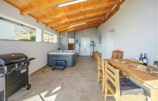 Beautiful Home In Jastrebarsko - Jastrebarsko - 3